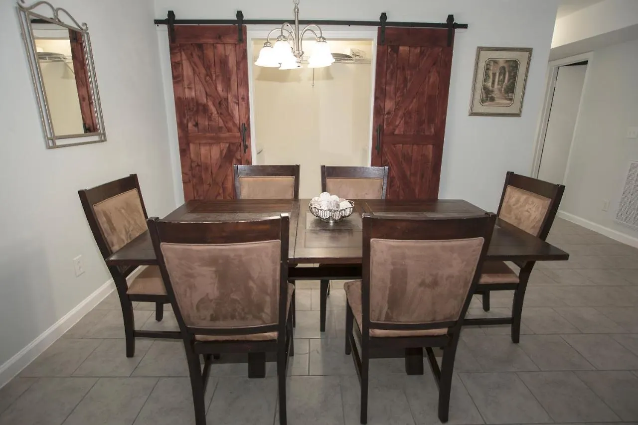 Elegant 3 Bedroom Apt With Free Parking And Balcony Nashville Apartment