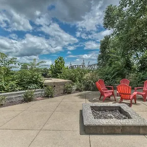 Walk To Broadway Riverfront With Pool Apartment